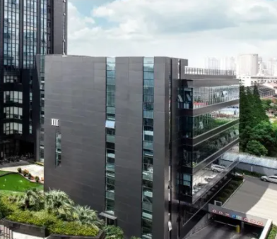 游泳池胶膜选材要点解析:不同工况下的性能对比与适配建议